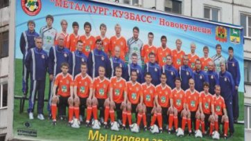 Футболисты «Металлург-Кузбасса» отказываются выходить на игры, пока руководство не погасит задолженности по зарплате.