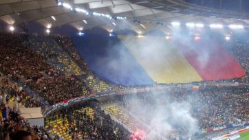 Венгерские фанаты пытались прорваться к румынским болельщикам (видео)