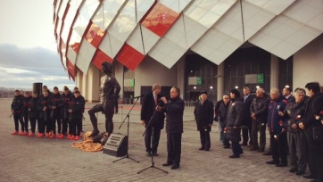 У стадиона «Открытие Арена» установили памятник Фёдору Черенкову