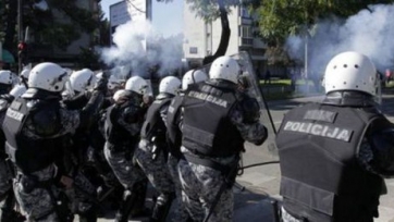 В Черногории протестует оппозиция, все футбольные матчи отменены