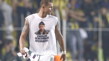 После матча с «Фенербахче» Тарасов продемонстрировал футболку с Путиным