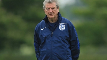 Гари Невилл считает, что Ходжсон должен продолжить тренировать сборную Англии и после ЧЕ