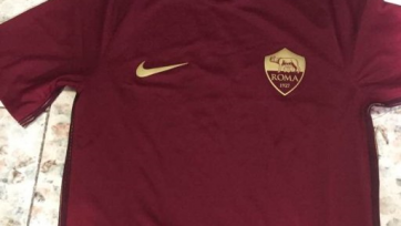 «Рома» представила футболки, в которых её футболисты будут выступать лишь в римском дерби