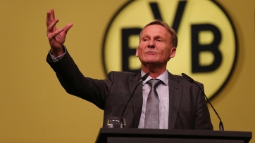 Фанаты дортмундской «Боруссии» угрожают расправой директору клуба Ватцке