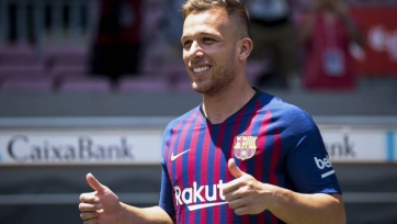 Артур забил первый гол за «Барселону» красивым пушечным ударом (видео)