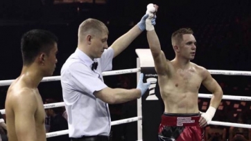 Казахстанский боксер одержал победу в андеркарте боя Всемирной боксерской суперсерии