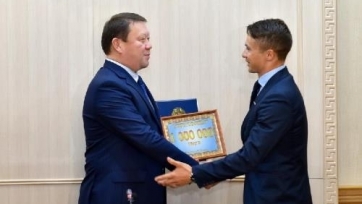 Миллион тенге получил Луценко от акима Северо-Казахстанской области