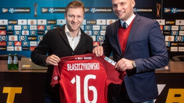 «Висла» объявила о подписании Блащиковски. Игрок сборной Польши будет зарабатывать 116 евро в месяц