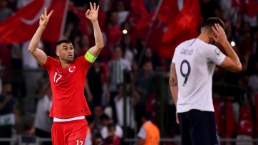 «Лечче» работает над трансфером капитана сборной Турции