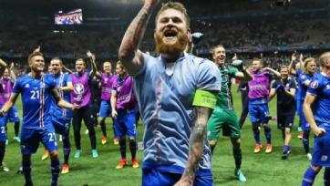 В этот день фанаты сборной Исландии феерично вошли в историю. Видео