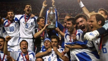 15 лет назад состоялась главная сенсация футбольных Евро. Видео