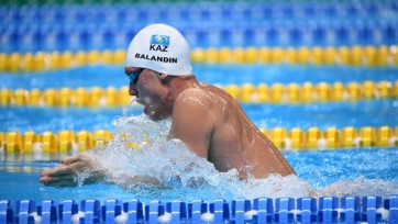 Олимпийский чемпион Баландин отобрался в полуфинал коронной дистанции на чемпионате мира в Кванджу