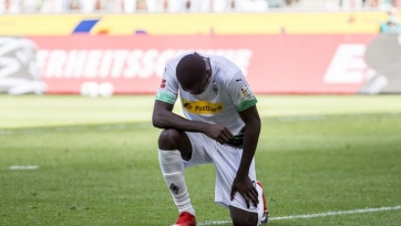 В Германии футбольные власти рассмотрят жесты игроков в поддержку погибшего в США афроамериканца Флойда
