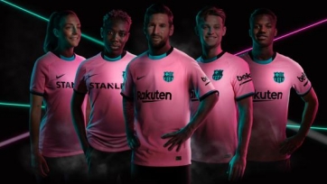 «Барселона» станет розовой. Клуб представил третью форму на сезон. Фото + видео