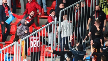 В Туле фанаты «Спартака» и «Арсенала» устроили перекидывание креслами