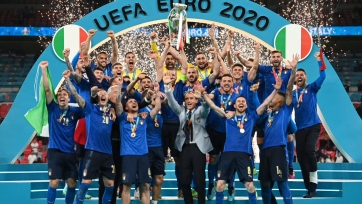 Италия - чемпион Европы, Шевченко хочет покинуть сборную Украины, «Барселона» продает Пьянича
