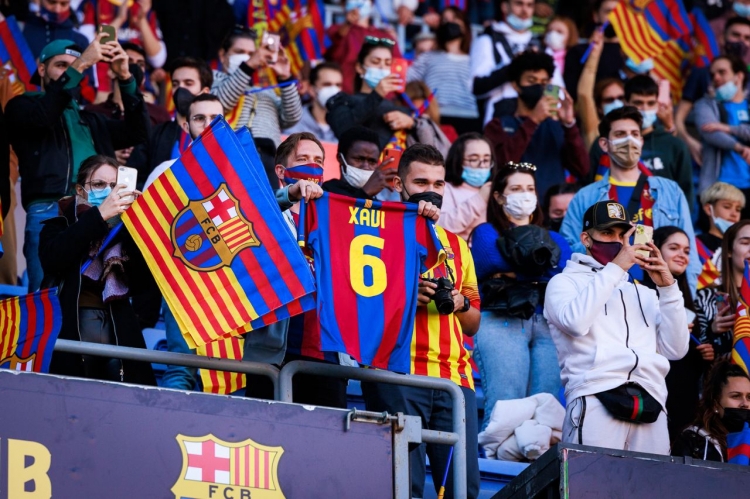 Спасти «Барселону» — задача непосильная. Если кто к ней и готов, это Хави