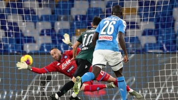 «Наполи» победил «Болонью» в матче с пятью голами и вернулся на первое место