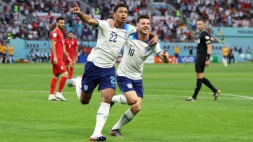 Англия с дублем Сака разгромила Иран в матче с восемью голами